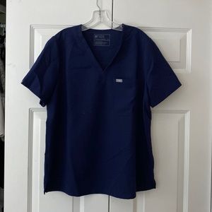 Figs scrub top - like new!